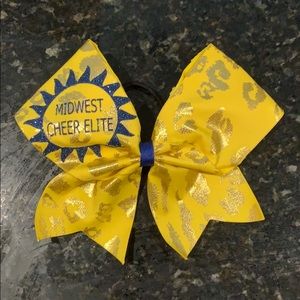 Cheer bow